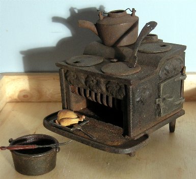 Sold at Auction: 7pc Vintage Queen Cast Iron Stove Dollhouse Toy